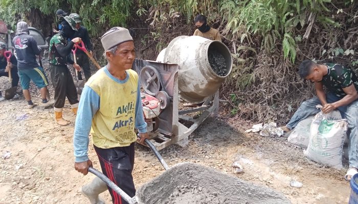 TMMD ke-130 Kodim 1418/Mamuju Perkuat Gotong Royong TNI dan Warga