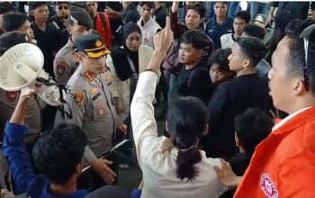 Kabid Humas Polda Sulbar: Polri Kawal Penyampaian Aspirasi di DPRD Provinsi, Kedepankan Pendekatan Humanis dan Dialog   