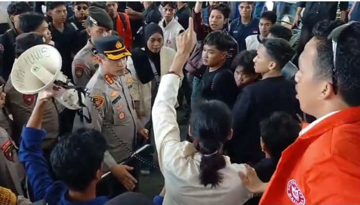 Kabid Humas Polda Sulbar: Polri Kawal Penyampaian Aspirasi di DPRD Provinsi, Kedepankan Pendekatan Humanis dan Dialog   