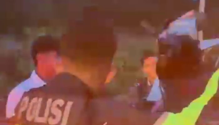 Kelelahan dan Sakit di Tengah Jalan, Seorang Kakek Dibantu Polisi Pakai Mobil Patroli ke Tasiu   
