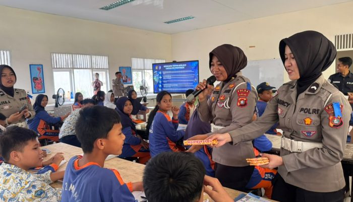 Jaga Senyuman dan Rawat Harapan, Dirlantas Polda Sulbar Ajak Pelajar Raih Cita-Cita Lewat Disiplin   