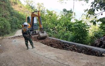 Satgas TMMD ke-130 Kodim 1418/Mamuju Timbun Lubang di Sekitar Talud