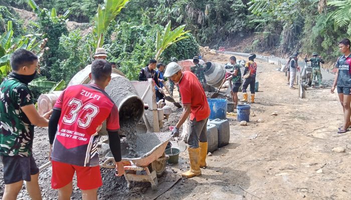 Progres Rabat Beton Capai 48 Persen, Kodim 1418/Mamuju Percepat Pembangunan Jalan Desa   